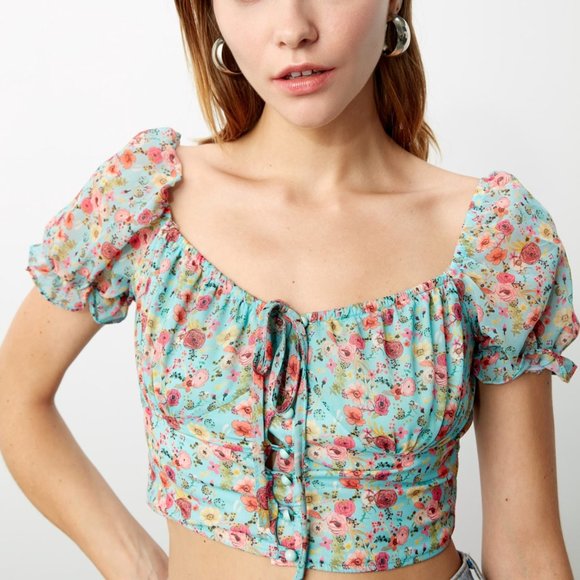 Flower-patterned Crop Top - Picture 2 of 4